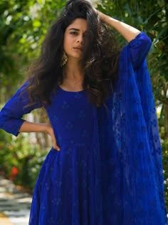 Anarkali Poses, Mithali Palkar, Kurti Poses, Suit Pose, Western Dresses Online, Mithila Palkar, Blue Anarkali, Silk Kurti