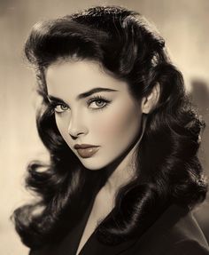 Vintage Hollywood Actresses, Classic Old Hollywood Makeup, Older Women With Dark Hair, Vintage Glam Makeup Classic Hollywood, Old Hollywood Bridal Makeup, Old Hairstyles Woman, Classic Beauty Aesthetic, Old Fashion Hairstyle, Retro Hairstyles For Long Hair