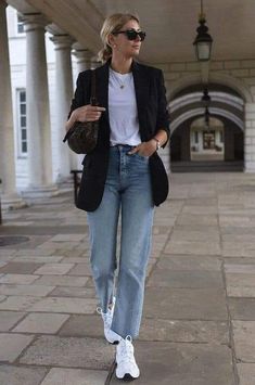 Stile Hijab, Jeans Outfit Women, Skandinavian Fashion, Look Retro