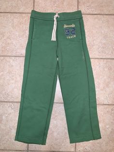 NWOT Abercrombie Boys Large Green Draw Tie Waist Sweat Pants New without tag.    Shop my Ebay store by size with ease. Simply click on my Store Icon, choose the category you are shopping (i.e. Boys Clothing) then simply click on the size you are shopping for (i.e. Size 6). Everything I have in that size is listed in a couple of simple clicks. I require payment to be received within 2 days from close of auction. I try and describe each item as honestly as I can and disclose any irregularities as Green Straight Leg Sweatpants For Fall, Green Cotton Sweatpants For Fall, Green Straight Leg Sweatpants, Green Straight Leg Casual Sweatpants, Casual Green Straight Leg Sweatpants, School Pants With Pockets For Fall, Fall School Pants With Pockets, Casual School Pants With Elastic Waistband, Casual Pants With Elastic Waistband For School