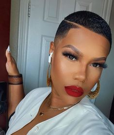 Women With Waves Fade, Tapered Fade Black Women, Fade Haircut Black Woman, Women Fade Haircut, Brush Cut For Black Women, Black Women Haircut, Female Buzzcut, Buzz Cut Black Women, Bald Women Fashion