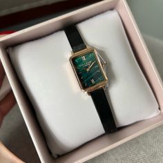 Stunning Timeless Watch! New In The Original Box. Perfect For A Gift! Vintage Style. Watch, Vintage Watch, Brand New, Giftable, Chic, Gift, Present, Timeless, Old Money, Quiet Luxury Rose Gold Watch Accessories With Rectangular Dial For Gift, Elegant Green Watch As A Gift, Elegant Green Watch For Gift, Timeless Watches With Box Clasp For Gift, Timeless Watches With Box Clasp As Gift, Elegant Leather Strap Watch As A Gift, Gift Watch With Bracelet Strap And Rectangular Dial, Rectangular Dial Watch With Bracelet Strap As Gift, Rectangular Dial Watch With Bracelet Strap