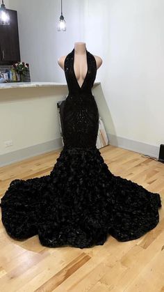 Black Tie Prom Dresses, Prom Dresses Over The Top, Classy Prom Dresses Elegant Evening, Prom Dresses Long Train, Black Prom Looks, Pretty Dresses Formal, Black Prom Dresses Black Women, Prom Dresses 2023 Long, Prom 2k23