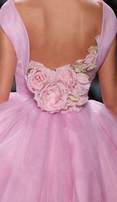 Zang Toi Designs Glitter Rosa, Ballet Dress, Romantic Dress, Jolie Photo, Pink Outfits, Couture Dresses, Girly Girl, Fashion Details, Halter Formal Dress