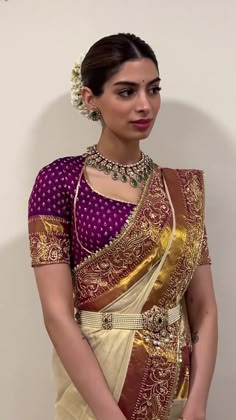 Khushi Kapoor Outfits Indian, Khushi Kapoor Saree, Simple South Indian Bride, Indian Blouse Embroidery, Mogra Flower, South Indian Look, Hair Gajra, Khushi Kapoor