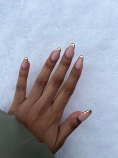 Nails Acrylic Gold French Tips, Gold Tip Oval Nails, Gold Top Nails, Gold French Tip Short Nails, Brown Nails Gold Tips, Short Almond Nails Gold French Tip, Silver And Gold Tip Nails, Short Nails Gold Tips, White French Tip With Gold Chrome