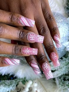 Square Acrylic Nails Short Christmas, Cute Short Winter Acrylic Nails, Y2k Christmas Nails Short, Short Acrylic Nails Winter Designs, Christmas Themed Nails Acrylic Short, Black And Pink Christmas Nails, Christmas Nail Sets Short, Pink And Red Holiday Nails, Christmas Nails For Girls Kids