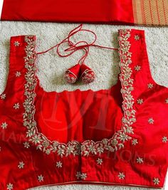 Red Blouse Design, Latest Blouse Neck Designs, Maggam Blouses, Modern Blouse, Maggam Blouse, Blouse Works, Blouse Designs High Neck, Bridal Blouses