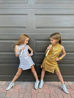 This one is for the Swifties! ✨ Taylor Swift costume done right! Toddler Taylor Swift Costume, Taylor Swift Costume Ideas For Kids, Taylor Swift Costumes For Kids, Taylor Swift Halloween Costume Kids, Girls Taylor Swift Costume, Taylor Swift Outfit Ideas For Kids, Taylor Swift 4th Birthday, Eras Tour Outfits Kids, Taylor Swift Costume Kids