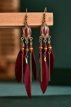 Boho vintage style with colorful feather tassel dangle drop earrings，Perfect for adding a pop of color to any outfit，Ideal for all-day wear，Surprise your friends and family with these unique earrings Romantic Earrings, Vintage Boho Fashion, Bohemian Accessories, Tassel Drop Earrings, American Fashion, Bohemian Earrings, Beaded Tassels, Feather Earrings, Fringe Earrings