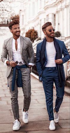 It’s a lot easier to find barefoot style white sneakers than barefoot style dress shoes. Suits And Sneakers, Best White Sneakers, White Sneakers Outfit, Stylish Mens Suits, Blue Suit Jacket, Mens Business Casual Outfits, Grey Suit Jacket, White Sneakers Men, Mens Fashion Blazer