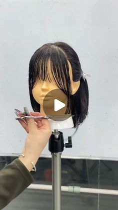 Cut Bangs Tutorial, Diy Haircuts, Trim Your Own Hair, Bob Haircut For Girls, Short Haircuts With Bangs, Bangs Tutorial, Chic Short Hair, Easy Hair Cuts, Girls Short Haircuts