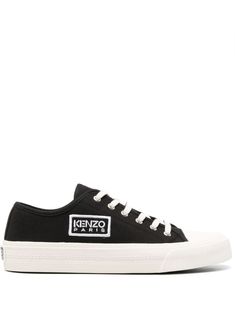 black/white cotton plain-weave canvas contrasting toecap eyelet vents logo patch to the side logo patch to the rear logo lettering to the sole logo at the sole round toe front lace-up fastening branded insole rubber outsole This piece comes complete with a protective dust bag. Sporty Cotton Canvas Shoes With Embroidered Logo, Canvas High-top Sneakers With Logo Print For Streetwear, Canvas High-top Lace-up Sneakers With Logo Print, Lace-up High-top Canvas Sneakers With Logo, Canvas High-top Sneakers With Logo Print, Canvas High-top Sneakers With Embroidered Logo For Streetwear, Classic Low-top Sneakers With Logo Patch, Streetwear High-top Canvas Sneakers With Embroidered Logo, Canvas Sneakers With Embroidered Logo For Streetwear