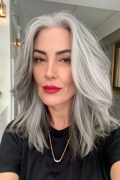 Stunning Salt and Pepper Hair Inspo for Women of All Ages - Flo's Blog Growing Out Salt And Pepper Grey Hair, Salt And Pepper Hair Color, Pepper Hair Color, Hair Color Ideas Trendy, Beautiful Hair Color Ideas, Silver Grey Hair Dye, Grey Blending, Grey Hair Journey, Pepper Hair