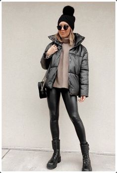 [Promotion] 20 Must Have Boots Winter Outfit Tricks This Autumn You Should Copy #trendsilove! Combat Boots Winter Outfit, Combat Boots Fall Outfit, Combat Boots Outfit Winter, Style Leather Leggings, Women Boots Outfit, Style Combat Boots, Outfits Leggins, Combat Boot Outfits