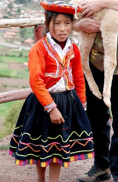 Quechua girl in traditional costume, near Cusco, Peru. Peruvian Costume, Peru Aesthetic, Doll Pictures, Folk Dress, Cusco Peru, Peru Travel