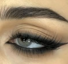 Black Prom Makeup, Dark Eyeshadow Looks, No Make Up Make Up Look, Maquillage Yeux Cut Crease, Feminine Makeup, Maquillage On Fleek, Black Eye Makeup, Eye Makeup Pictures