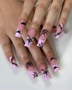 📸: nailsby.yanidh (IG) #halloweennails #spookyseason Girly Halloween Nails Pink, Pink Spooky Nails Short, Girly Spooky Nails, Spooky Pink Nails, Pink And Black Halloween Nails, Girly Halloween Nails, Cute Spooky Nails, Cute Halloween Nail Designs