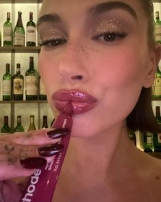 Hayley Bieber, Hailey Rhode, Hailey Bieber Style, Christmas Glitter, Skincare Essentials, Christmas Makeup, 2023 Christmas, Victoria Secret Angels, Hailey Baldwin