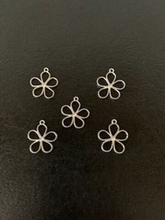 5 silver tone double sided open design flower charms, silver flower charm, open flower pendant, open flower charms, wire flower charms, 5 petal flower charm, charm flower ★ Charm Size: 3/4" L X 5/8" W.          ★ More charms, beads, pendants, jewelry making supplies and buttons available at https://www.etsy.com/shop/ElevenWestDesigns 4 5 Petal Flower, Open Flower, Wire Flowers, Petal Flower, Design Flower, Open Design, Flower Charm, Silver Flowers, Flower Pendant