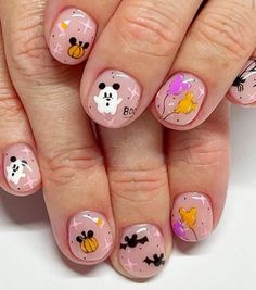 Halloween Disney nails Disney Inspired Nail Art, Simple Disney Halloween Nails, Mickey Pumpkin Nails, Disney Short Nails, Nails Characters, Mickey Halloween Nails, Simple Disney Nails Short, Simple Disney Nail Designs, Nails Bats