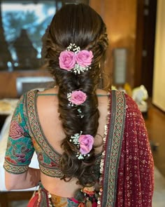 Chotla Hairstyles Wedding, Floral Hairstyles, Floral Hairstyle, Reception Hairstyle, Engagement Hairstyle, Hair Gajra, Lehenga Hairstyles