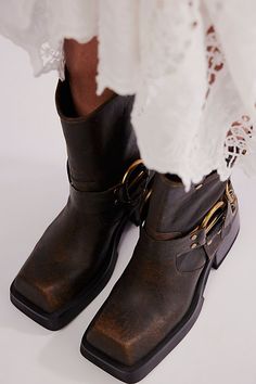 Leather Boot Outfit, Moto Boots Outfit, Jeffery Campbell Boots, Fig Photography, Bohemian Witch, Vagabond Boots, Boots Outfits, Boho Style Earrings, Fall Boots