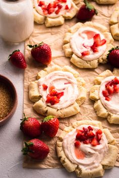 strawberry shortbreads with cream cheese and strawberries