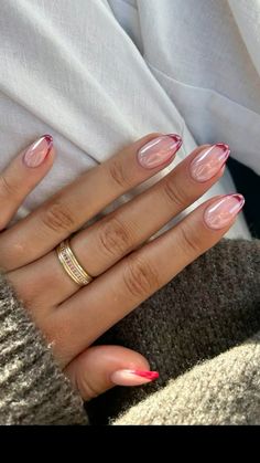 Aesthetic Biab Nails, Winter Biab Nail Ideas, Short Biab Nails Christmas, Holiday Biab Nails Short, Birthday Nails Biab, Xmas Biab Nails, Basic Biab Nails, Holiday Nails Square Short, Subtle Festive Nails