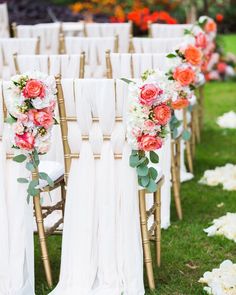 Décoration de caisse Chivari Chairs, Wedding Ceremony Ideas, Ribbon Decorations, Bouquet Wrap, Wedding Ribbon