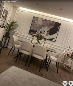 White Wall Decoration Ideas, Wall Transition Ideas, Dining Room Wall Design Ideas, Long Wall Dining Room, Dining Table Wall Design, Dining Wall Ideas, White Rooms Ideas, Wall Ideas For Dining Room, Interior Design Walls