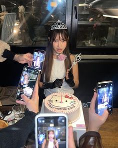 Birthday Pose Ideas Instagram, Korean Birthday Aesthetic, Brithday Idol Ideas, Birthday Fotos Ideas, Korean Birthday Photoshoot, Cute Birthday Photos, Kpop Idol Birthday, Cool Birthday Photoshoot Ideas, Ideas De Aniversario