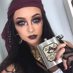 The 50 Most Jaw-Dropping Halloween Makeup Ideas on Instagram Pirate Makeup, Makeup Zombie, Dramatic Smokey Eye, Halloween Costumes For Work, Cool Halloween Makeup, Pirate Halloween, Pantomime