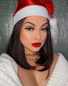 Christmas Simple Makeup, Holiday Eye Makeup, Xmas Makeup, Christmas Eye Makeup, Mekap Mata, Christmas Simple, Christmas Makeup Look, Prom Eye Makeup, Holiday Makeup Looks