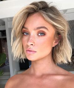 Balayage Extensions, Bronde Balayage, Short Hair Balayage, Hair Flip, Penteado Cabelo Curto, Trending Haircuts, Blonde Bobs, Short Blonde Hair, Blonde Bob