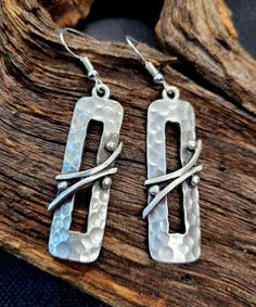 These stunning silver-tone rectangle geometric earrings feature a unique hammered, textured design. The intricate cutouts and delicate wirework create a visually interesting and eye-catching piece. Definitely a statement piece to add to your jewelry collection. Perfect for any outfit. See photos for lengths. Each set comes with a set of clear 4 mm rubber earring backs and a small burlap bag for storage (see photos). Due to the lighting and the device being used, the colors may vary slightly. Avo Hammered Jewelry, Pin Pals, Rectangle Earrings, Earrings Geometric, Textured Design, Geometric Earrings, Texture Design, Jewelry Diy, Sunglasses Vintage