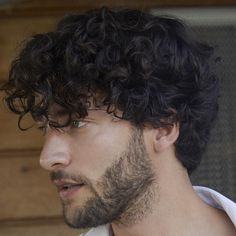 Tagli capelli uomo 2024 di tendenza in 260 immagini Mens Short Curly Hairstyles, Long Curly Hair Men, Curly Beard, Mens Hairstyles Curly, French Crop, Male Haircuts Curly, Mid Fade