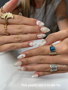 White Nail Set, Pearly Nails, Nail Gold, White Nail Design, Shell Nails, Diy Nails Easy, Simple Gel Nails, Summery Nails, Classy Acrylic Nails