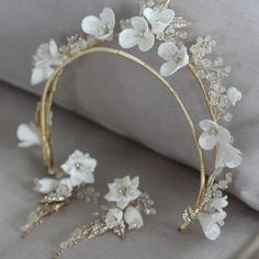 Brand New Bridal Set . Crown & Tiara. Never Used. Changed Mind For Wedding Features: Flexible And Bendable Hand Wired Color: Gold Size:Crown Length About 35.5cm, Hight About 5.5cm Earrings Length About 10.5cm Wide About 4cm(1-2cm Differs Due To Manual Measurement) Weigth:Crown About 109.8g;Earring About 29.6g Occasions:Wedding/Party/Prom/Anniversary Environmental Standard:Hypoallergenic Lead Nickel Free Bride Drop Earrings, Tiara For Wedding, Boho Bridal Earrings, Wedding Hairstyles With Crown, Tiara Gold, Handmade Tiaras, Floral Tiara, Pearl Tiara, Gold Tiara