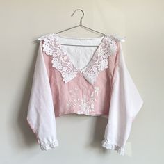 White & cream lace blouse with a big ruffled collar made from upcycled curtains. Upcycled Blouse, Upcycle Vintage Linens, Upcycle Fashion Diy, Cottagecore Blouse, White Lace Blouse, Ruffled Collar, Dyed Dress, Princess Outfits, Pink Linen