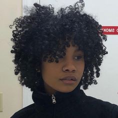 3c Curly Hair, Cabello Afro Natural, Braid Out, Curly Hair Inspiration, Penteado Cabelo Curto, Vintage Makeup, Natural Hair Inspiration, Curly Hair Cuts, Short Curly Hair