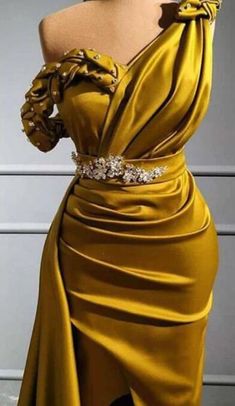 Herero Dress, Evening Gown Plus Size, Sewing Couture, Plus Size Evening Gown, Shiny Dresses, Gown Plus Size, Make Your Own Dress, Designer Outfits, Formal Party Dress