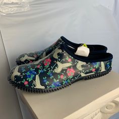 New With Tags! Womens Waterproof Rubber Clog Navy With Hummingbirds Ships In 1 Business Day! Shoes Western, Gardening Shoes, Rubber Clogs, Garden Clogs, Chelsea Rain Boots, Clogs And Mules, Rain Shoes, Womens Rain Boots, Muck Boots