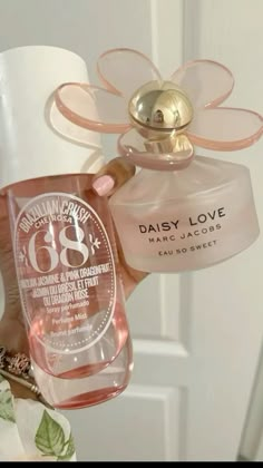 Floral Scent Aesthetic, Daisy Love Eau So Sweet, Paradise Perfume, Koleksi Parfum, Fragrance Lab, Fragrances Perfume Woman, Daisy Love, Marc Jacobs Daisy, Body Hygiene