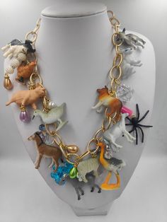 A cute variatie of animals together with some glam. A perfect gift for yourself or your bff Fun Necklaces, Jewelry Assemblage, Jewelry 2024, Ear Jewellery, Found Object Jewelry, Vintage Jewelry Crafts, Slap Bracelets, Necklace Ideas, Assemblage Jewelry