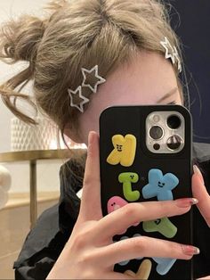 Downtown girl star clips hair style Star Clips, Y2k Hair, Clip Hairstyles, Hair Accessories Clips, Highlights Brown Hair, Star Hair, Metal Hair Clips, Side Bangs, Hair Clips Girls