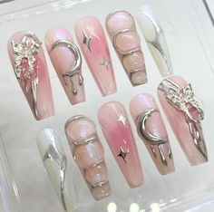 Vielen Dank fürs Vorbeischauen in meinem Shop! Ich hoffe du findest hier einen Style den du suchst Kawaii Y2k Nails, Black And Pink Chrome Nails, Pink And Chrome Nails, Pink Glitter Nail Designs, Cybercore Nails, Nails Design Butterfly, Pink Silver Nails, Nails Pink Chrome, Press On Nails Design