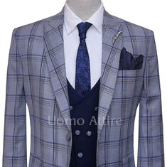 Descrizione
 Ecco i dettagli del design del prodotto di un abito a tre pezzi a quadri blu tagliente su misura.
 Disegno della giacca 


 TESSUTO :

 Lana a scacchi



 STILE DI MONTAGGIO:

 Slim Fit (su misura)


 STILE RISVOLTO:

 Risvolto a lancia



 TASCA SUL PETTO :

 Fazzoletto da taschino a filetto



 TASCA INFERIORE :
 Doppie tasche con patta


 N. DI PULSANTI :

 Doppio pulsante



 BOTTONI SULLA MANICA :

 Quattro pulsanti



 ASOLE FUNZIONALI SULLE MANICHE :

 No



 FILO DEL FORO D Elegant Tailored Plaid Three-piece Suit, Elegant Tailored Three-piece Plaid Suit, Elegant Plaid Three-piece Suit For Business, Pocket Shirt Design, Blue Three Piece Suit, Waistcoat Designs, Formal Attire For Men, Custom Made Suits, Trouser Design