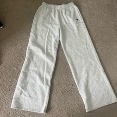 Brand New! Never Worn And Sold Out In Store. So So Comfy And Soft! Just A Little Short On Me (I’m 5’9) Hollister Wide Leg Sweatpants, Sweatpants Hollister, Hollister Clothes, Hollister Sweatpants, Nice Pants, 2024 Ideas, Wishlist 2024, Wide Leg Sweatpants, 12th Grade