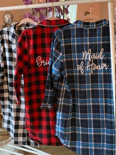 ➡️➡️➡️ Please message us for MULTI-SHIRTS DISCOUNT 📍Different sizes, please check below. 📍Each shirt is individually packaged in a cute organza gift bag ready for gifting. 📍Sleeping Shirts are loos fit. 📍Classic style, long sleeves, chest pocket. 📍 Material: soft flannel. 📍 We will ship your order ASAP from New York. 📍 SIZES: S Length: 84 Bust: 104 Shoulder Width : 39 Sleeve Length : 46 Sleeve Width: 28 M Length: 86 Bust: 106 Shoulder Width : 41.5 Sleeve Length : 48.5 Sleeve Width: 30 L L Bridal Party Pajamas, Bridesmaid Shirt, Satin Pjs, Bridesmaid Pjs, Bridesmaid Getting Ready, Bridesmaid Pyjamas, Bridesmaid Shirts, Plaid Shirts, Flannel Shirts